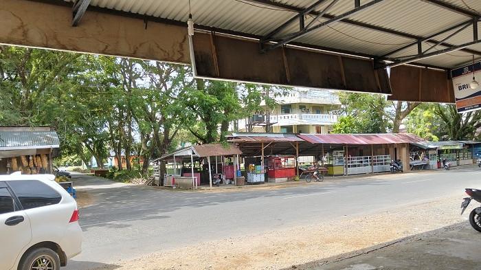 SUASANA KOTA - Beginilah tampak suasana kota Calang ditengah pemadam listrik secara berturut-turut oleh PLN, Rabu (1/10/2025).
