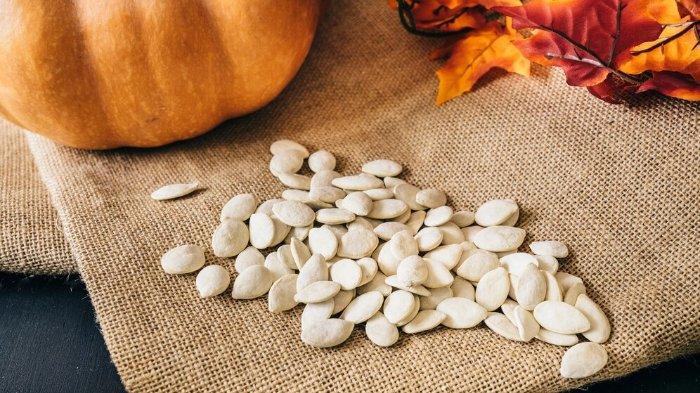 Ilustrasi biji labu, makanan sehat kaya protein dan serat yang bikin kenyang lebih lama (freepik.com)