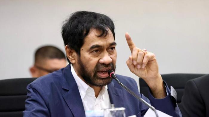 GUBERNUR ACEH - Gubernur Aceh, Muzakir Manaf atau Mualem saat memberikan penegasan terkait tambang ilegal pada penandatangan rancangan perubahan KUA dan PPAS 2025, di ruang rapat paripurna DPRA, Kamis (25/9/2025).