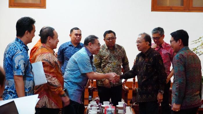 GWK Bertemu Gubernur Koster dan Bupati Adi Arnawa Selasa 30 September 2025, pukul 22.30 WITA, di Jaya Sabha. - GWK Bali Janji Siap Bongkar Pagar, Komit Jaga Harmonisasi, Gubernur Koster: Harus Dimulai Hari Ini