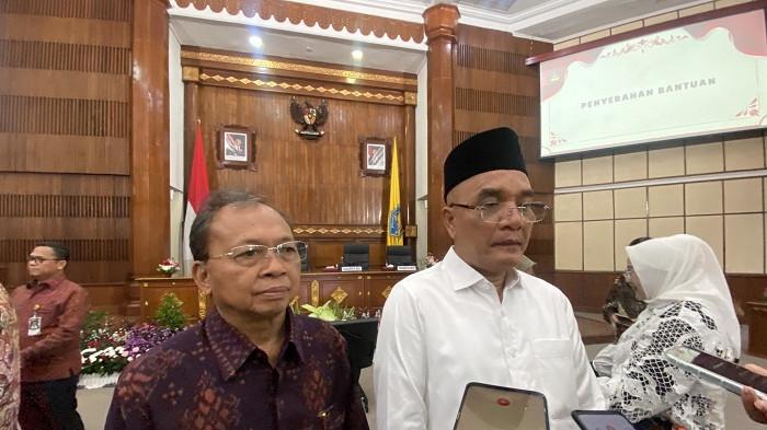 KUNKER - Komisi VIII DPR RI saat kunker ke Bali bertemu dengan Gubernur Bali Wayan Koster di Wiswa Sabha Utama, Kantor Gubernur Bali, Jumat (3/10).