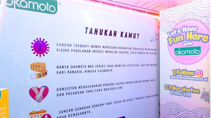BOOTH - Okamoto, merek kondom terkemuka asal Jepang, turut meramaikan gelaran akbar M Fest Bali di Pantai Mertasari, Bali (11/10) melalui booth interaktif yang mengajak generasi modern untuk menikmati setiap momen, termasuk dalam konteks kesehatan seksual dengan lebih bijak dan bertanggung jawab.