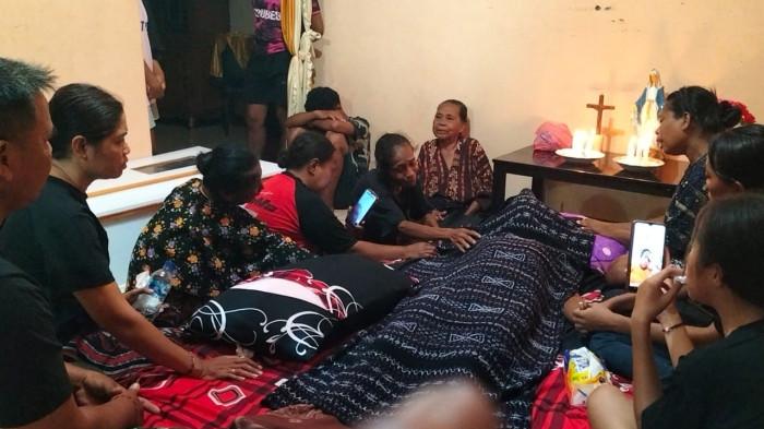 Suasana di rumah duka di belakang Kampus I Uniflor, Jalan Sam Ratulangi