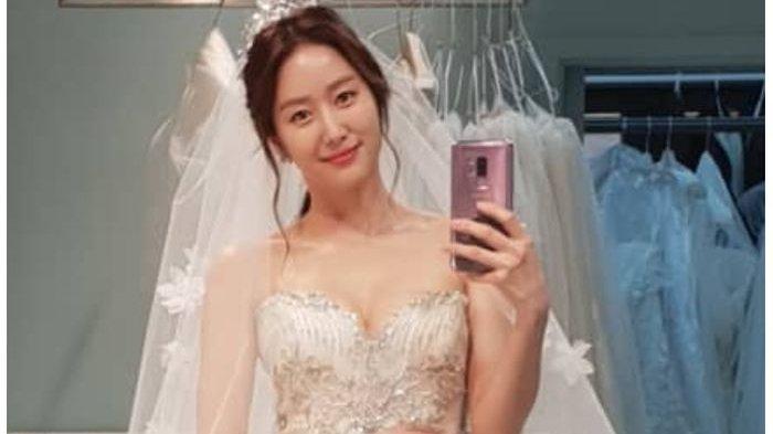 Aktris Korea Jeon Hye Bin menikah di Bali.