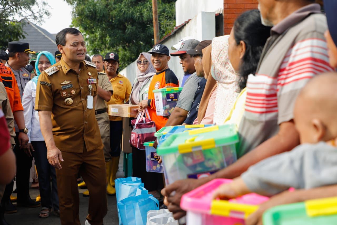 Tinjau Korban Banjir, Gubernur Jawa Tengah Ahmad Luthfi Pastikan Bantuan Tepat Sasaran