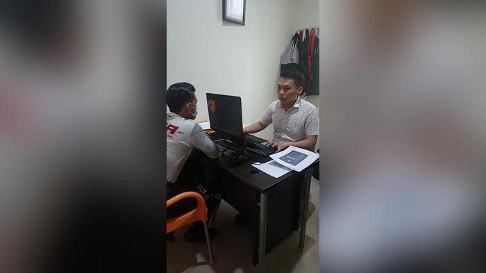 DIDUGA PELAKU DIPERIKSA -- Diduga pelaku pencabulan, ketika diperiksa dan diamankan di Mapolresta Pangkalpinang, Rabu (13/8/202025).