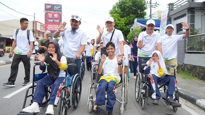 Kebersamaan Manajemen PLN UIW Babel dengan anak-anak berkebutuhan khusus akan enuh kehangatan saat merayakan Hari Listrik Nasional ke 80.