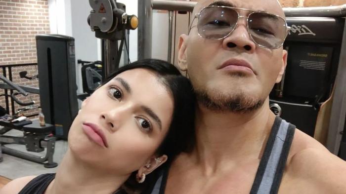 SABRINA DAN DEDDY - Potret kebersamaan Deddy Corbuzier dan Sabrina Chairunnisa. Kabar terbaru, Sabrina resmi mengajukan gugatan cerai terhadap suaminya, presenter kenamaan Deddy Corbuzier.