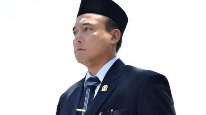 DIPERIKSA JAKSA - Potret Wakil Wali Kota Bandung periode 2025–2030 Erwin. Erwin diperiksa Kejaksaan Negeri (Kejari) Kota Bandung terkait dugaan tindak pidana korupsi, Kamis (30/10/2025)