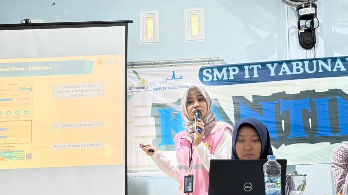 PLN Babel dalam mengedukasi bahaya listrik kepada masyarakat sejak dini agar dapat tertanam dalam lingkungan keluarga dan sekolah khususnya di SMP IT YABUNAYA