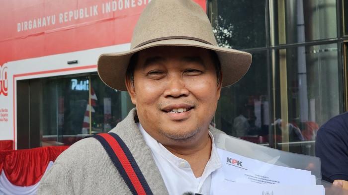 BOYAMIN MAKI — Koordinator Masyarakat Anti Korupsi Indonesia (MAKI) Boyamin Saiman di Gedung Merah Putih, Jakarta, Rabu (20/8/2025). Ia menyerahkan bukti tambahan berupa Surat Keputusan (SK) Menteri Agama tahun 2023 yang ditandatangani oleh Yaqut Cholil Qoumas ke KPK