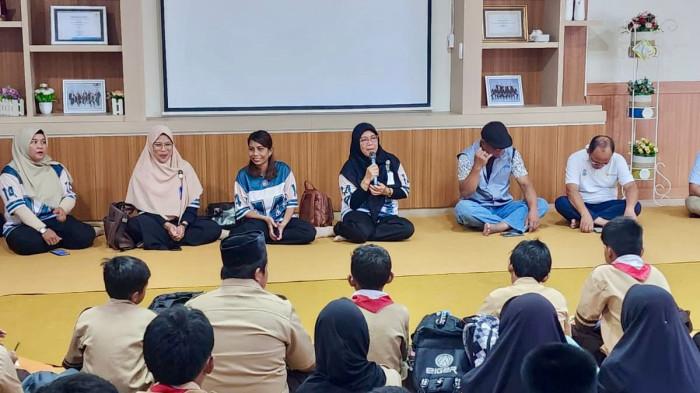 Kepala Sekolah SD Negeri 14 Pangkalpinang, Herlina, menyampaikan apresiasi dan terima kasih kepada PLN UPK Babel atas kesempatan outing class di PLTU Air Anyir.