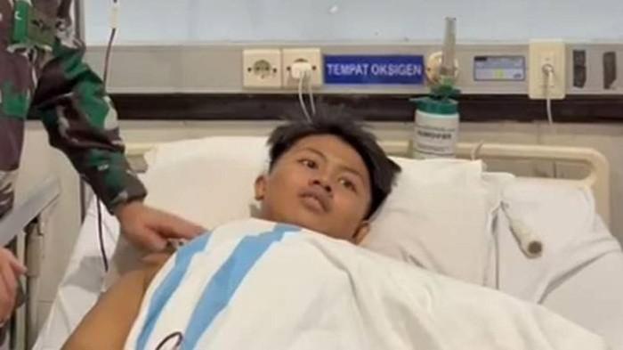 KORBAN AL KHOZINY - Nur Ahmad, santri yang tangannya diamputasi di bawah reruntuhan musala di Ponpes Al Khoziny.