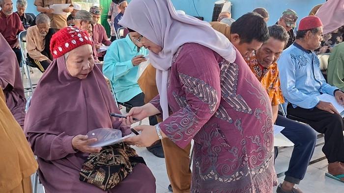 Fakultas Farmasi Unair Pengabdian di PPRSLU Budi Luhur 6