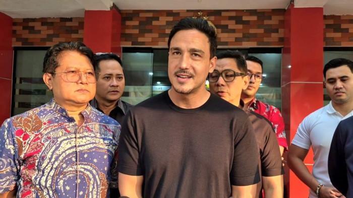 AKTOR HAMISH DAUD - Hamish Daud di Polres Metro Jakarta Selatan, Jumat (18/7/2025).