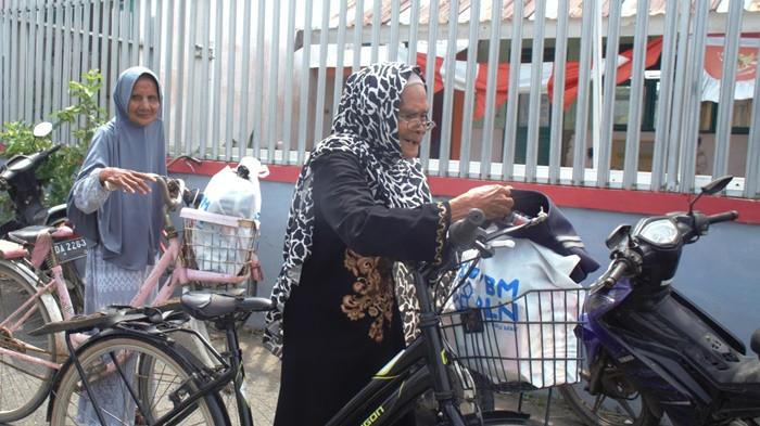 Kegiatan YBM PLN disambut antusias lansis di Pejambuan