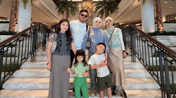 LIBURAN - Keluarga artis Irish Bella dan pengusaha Haldy Sabri liburan dicapture (15/10/2025).