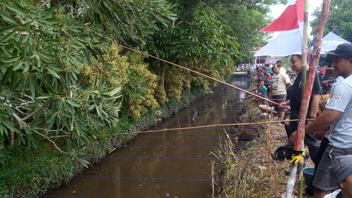 MANCING - Suasana lomba memancing di Kompleks Mandir12