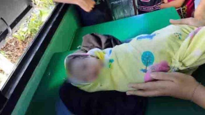 PENEMUAN BAYI - Bayi berjenis kelamin perempuan, tanpa identitas, ditemukan warga di Desa Kaliau' Kecamatan Sajingan Besar, Jumat 19 September 2025 sore. Pihak kepolisian sedang melakukan penanganan setelah laporan adanya penemuan bayi perempuan di Desa Kaliau'.