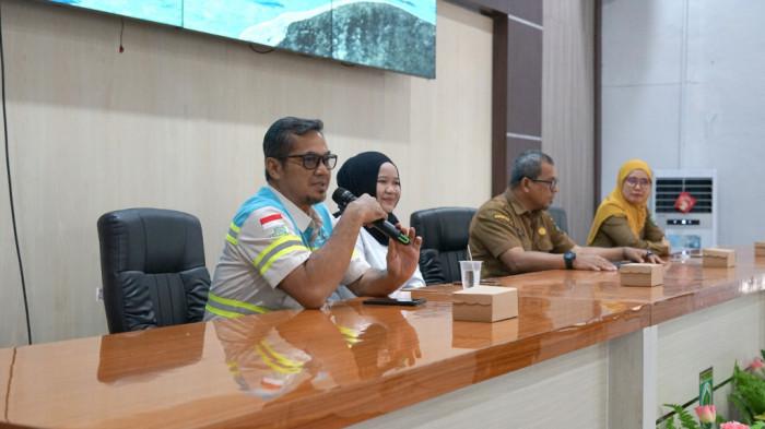 Perwakilan PT Adaro Indonesia, Dwi Priyatno Jatmiko