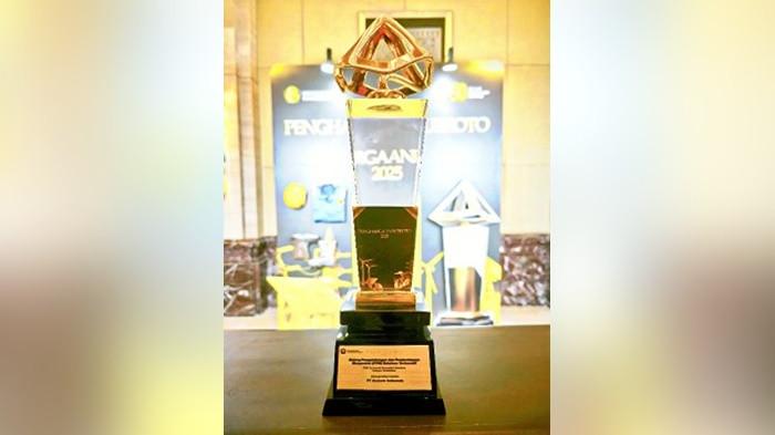 Piala Penghargaan Subroto 2025 Bidang Pendidikan untuk Arutmin7