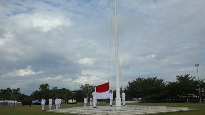 UPACARA -Upacara eringatan Hari Sumpah Pemuda ke-97 digelar di halaman Kantor Gubernur Kalimantan Selatan, Banjarbaru, Selasa (28/10/2025).
