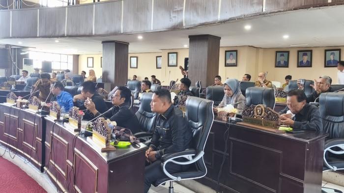 Suasana Rapat Paripurna yang digelar DPRD Kotabaru,2
