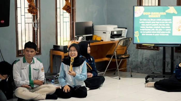 Tim Pengabdian kepada Masyarakat FKIK ULM tampak menggelar kegiatan pemberdayaan masyarakat 5