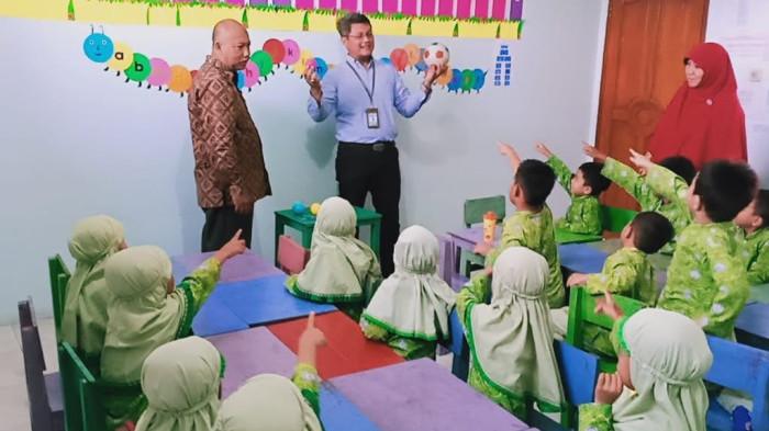 Foto Kegiatan Pembelajaran Mengenal Ukuran Benda.