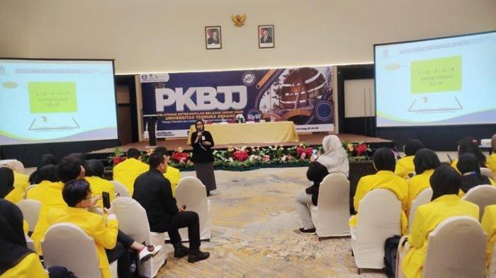 Mahasiswa Universitas Terbuka (UT) Serang yang berada di wilayah Kota Tangerang dan Tangerang Selatan mengikuti kegiatan Pelatihan Keterampilan Belajar Jarak Jauh (PKBJJ) di Ballroom Hotel D’Prima, Minggu, 31 Agustus 2025.