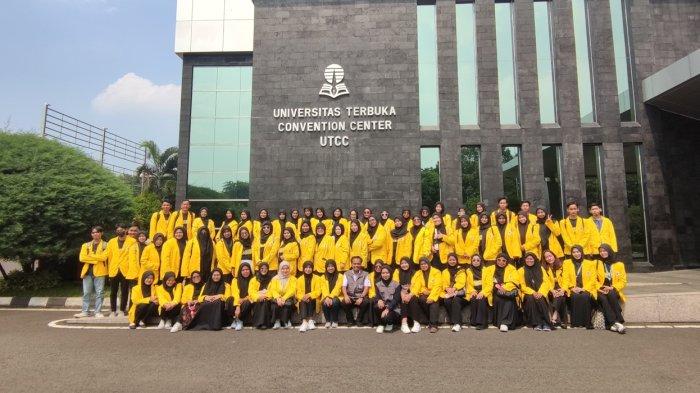 Sebanyak 284 mahasiswa dari berbagai kelompok belajar (pokjar) yang berada di bawah koordinasi Universitas Terbuka (UT) Serang, mengadakan kunjungan ke Universitas Terbuka Pusat di Pondok Cabe, Selasa (5/11/2024).