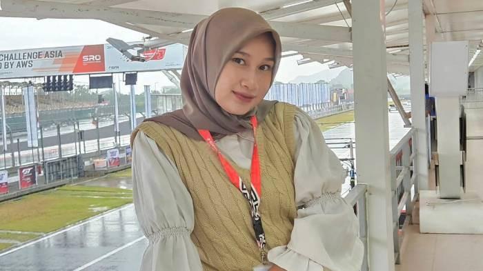 SOSOK KORBAN - Sosok Baiq Miranda Puspa Pratiwi. Baiq Miranda dikenal sebagai pekerja keras karena selain bekerja sebagai tenaga outsourcing di Bandara, wanita ini juga membuka lapak.