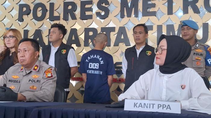 Satreskrim Polres Metro Jakarta Timur menangkap pria berinisial MA yang membakar istrinya
