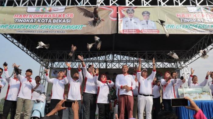 Wali Kota Bekasi Tri Adhianto Hari Koperasi ke-78 ft 2