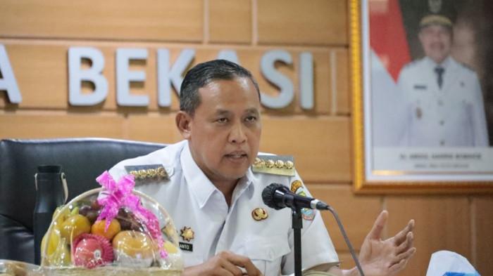 KOTA SEHAT -- Wali Kota Bekasi Tri Adhianto memaparkan pencapaian dan strategi Pemerintah Kota Bekasi dalam mengimplementasikan sembilan tatanan Kota Sehat. Pemaparan dilakukan di Aula Nonon Sonthanie, Kantor Wali Kota Bekasi, Rabu (6/8/2025).