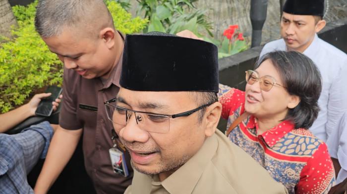 YAQUT DATANGI KPK — Mantan Menteri Agama (Menag) Yaqut Cholil Qoumas tiba di Gedung Merah Putih Komisi Pemberantasan Korupsi (KPK), Jakarta Selatan, pada Kamis (7/8/2025) pagi.
