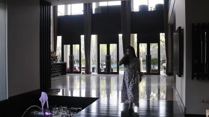 ADIK SYAHRINI CURI FOTO - Penampakan Rumah Chef Devina yang Dikira Penjual Siomay oleh Adik Syahrini, Serasa Tinggal di Hotel