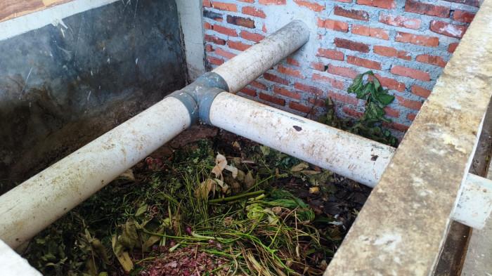 UMKM BOGOR - Proses pembuatan kompos padat di TPS3R Mekar Mandiri,