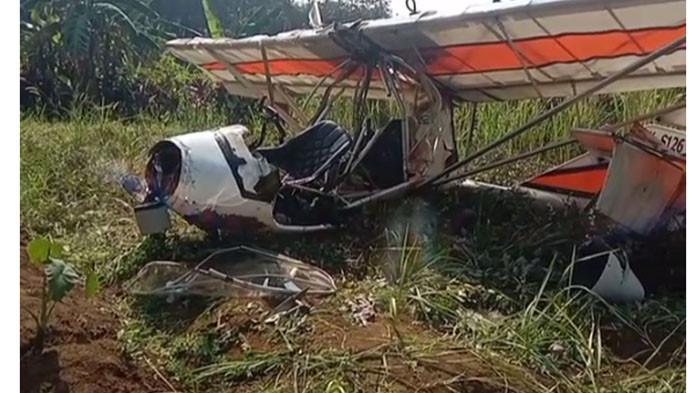 Pesawat latih terjatuh di kawasan tempat pemakaman umum (TPU) Benteng, Desa Benteng, Kecamatan Ciampea, Kabupaten Bogor, Minggu (3/8/2025).