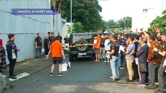 Mario Dandy peragakan selebrasi Cristiano Ronaldo pada rekonstruksi penganiayaan David Ozora di dekat kediaman korban