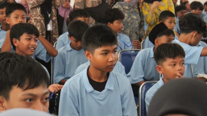 Siswa Sekolah Rakyat Kuningan