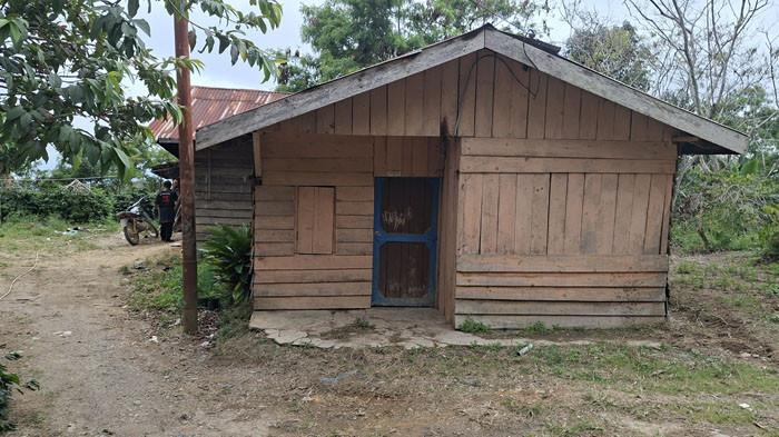 RUMAH HERIPIAH MENGINAP - Kondisi rumah tempat Heripiah menginap sebelum dinyatakan hilang di Kampung Arul Relem, Kecamatan Silih Nara, Kabupaten Aceh Tengah, Selasa (29/10/2025). (TribunGayo.com/Bustami)