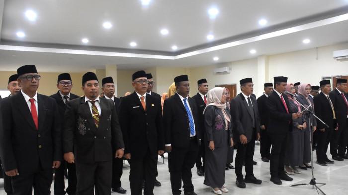 MUTASI PEJABAT -Bupati Bone Bolango, Ismet Mile melakukan rotasi pimpinan Organisasi Perangkat Daerah (OPD) pada Senin (20/10/2025).