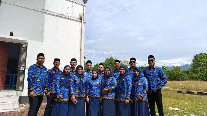 Foto bersama PPPK paruh waktu Dinas Kominfo dan Protokoler Kabupaten Bone Bolango