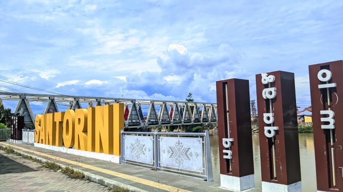 Nama Kawasan Wisata Santorini Menghadap ke Arah Utara Jembatan Talumolo