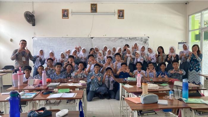 2Cyber Shield: Universitas Widyatama Latih Siswa SMAN 12 Bandung Tangkal Ancaman Digital