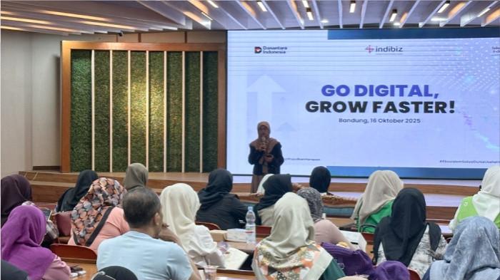 2Owner Terli Beauty Novia Fitriyani saat memberikan