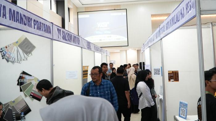2Politeknik STIA LAN Bandung Gelar Campus Fair 2025, Puluhan Perusahaan Buka