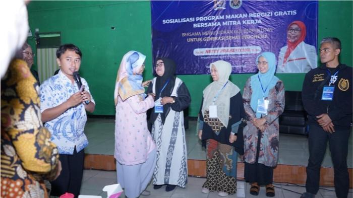2Sosialisasi Program Makan Bergizi Gratis Hadir di Desa Rahayu Bandung