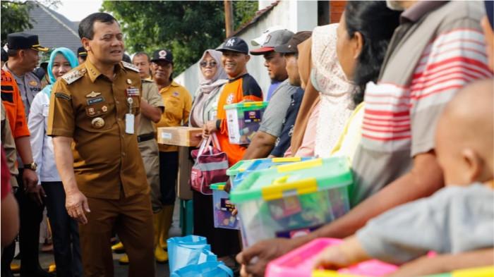 2Tinjau Korban Banjir, Gubernur Ahmad Luthfi Pastikan Bantuan Tepat Sasaran